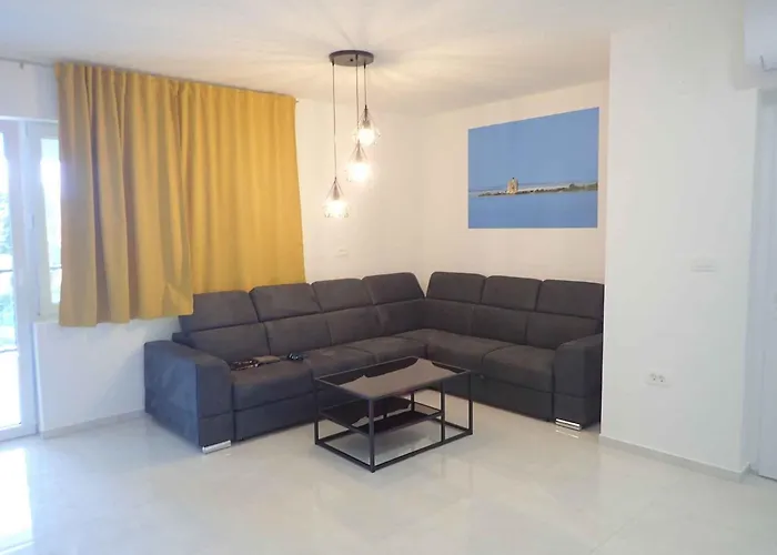 In - Paklenica Riviera 53734 Селине